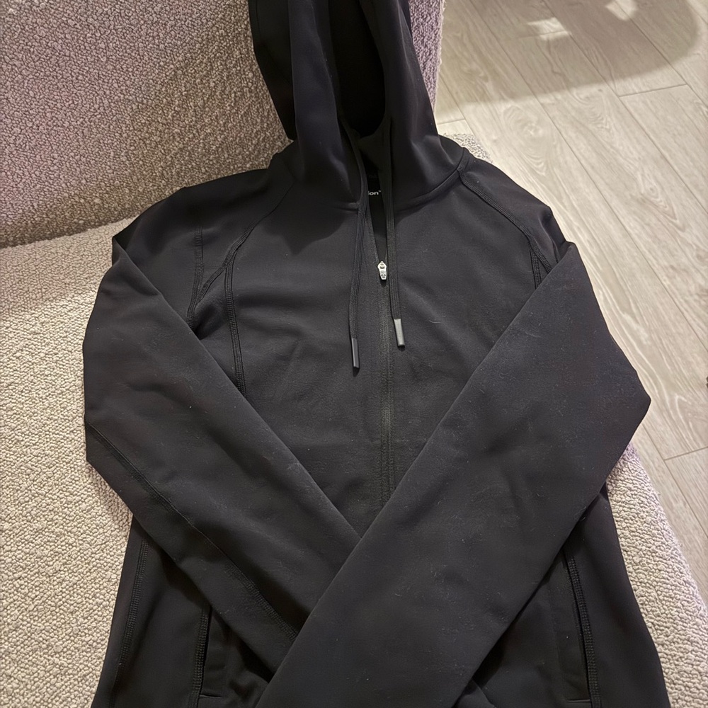 Tna action zip up sweater with hood size Small looks good
